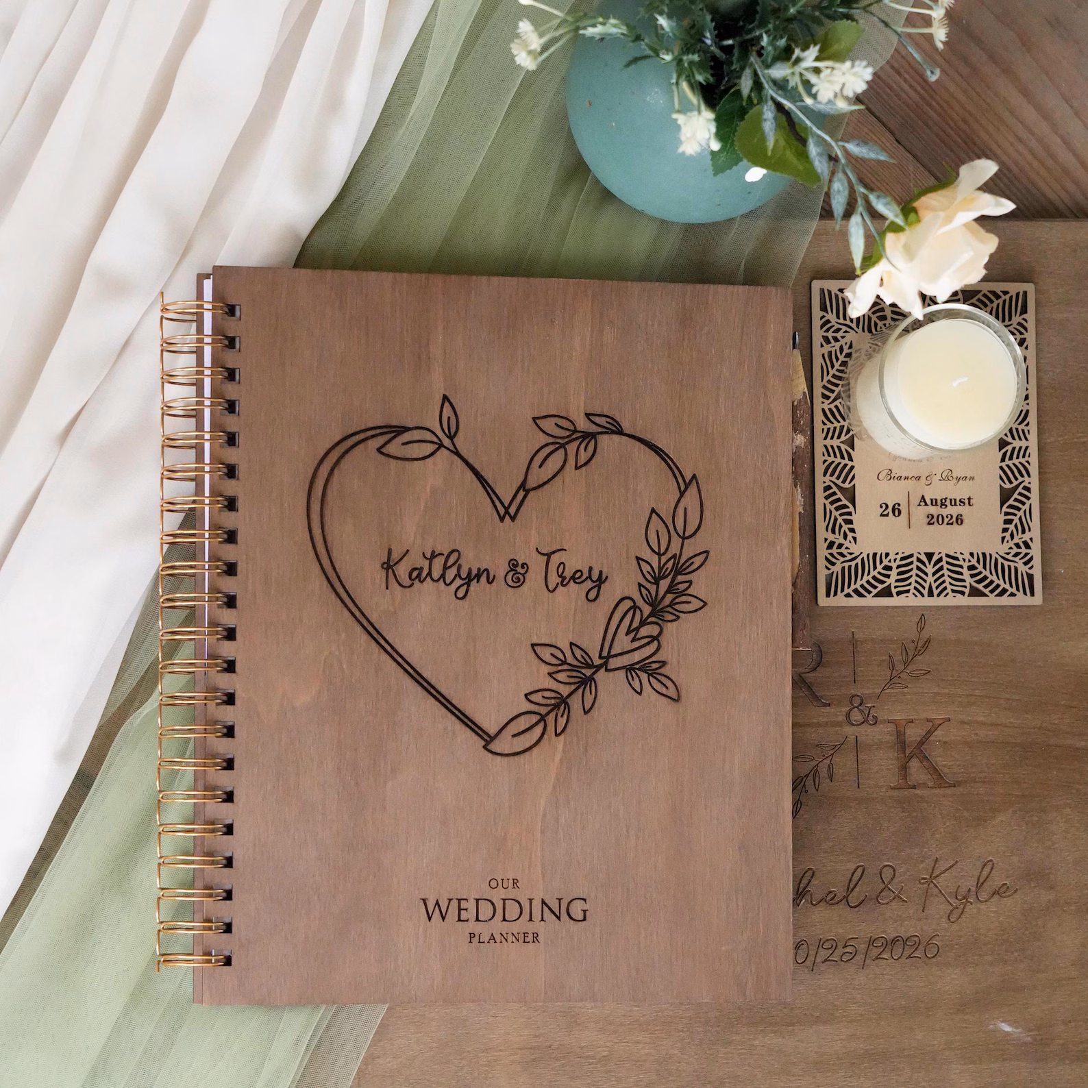 Personalized Wedding Planner with Floral Engravings – A Keepsake for Your Special Day